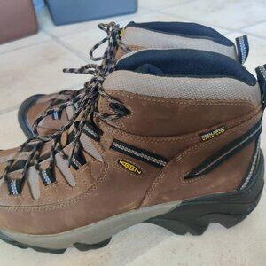 Keen Men's Size 13 Targhee II Mid Waterproof Hiking Boots LIKE NEW!!!!